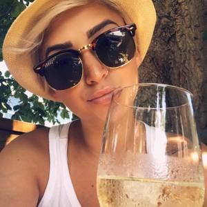 Meet your Posher, Cait